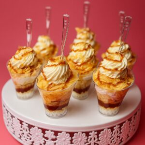 Десерт в стаканчику Наполеон із карамелю