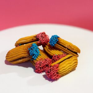 Лакомка з вареною згущенкою